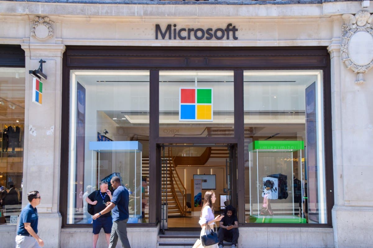 Tech Sector Executes Over 180,000 Global Layoffs in 2025 Amid AI Shift