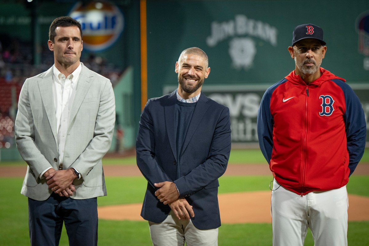 Red Sox Executive To Leave Organization for National League: Report