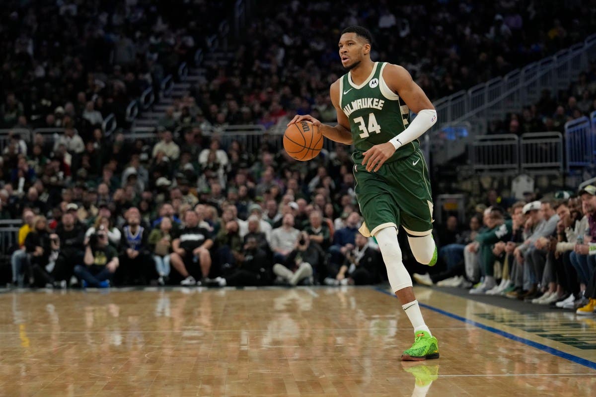 Bucks Reportedly Consider Giannis Antetokounmpo Trade to Spurs for Young Assets