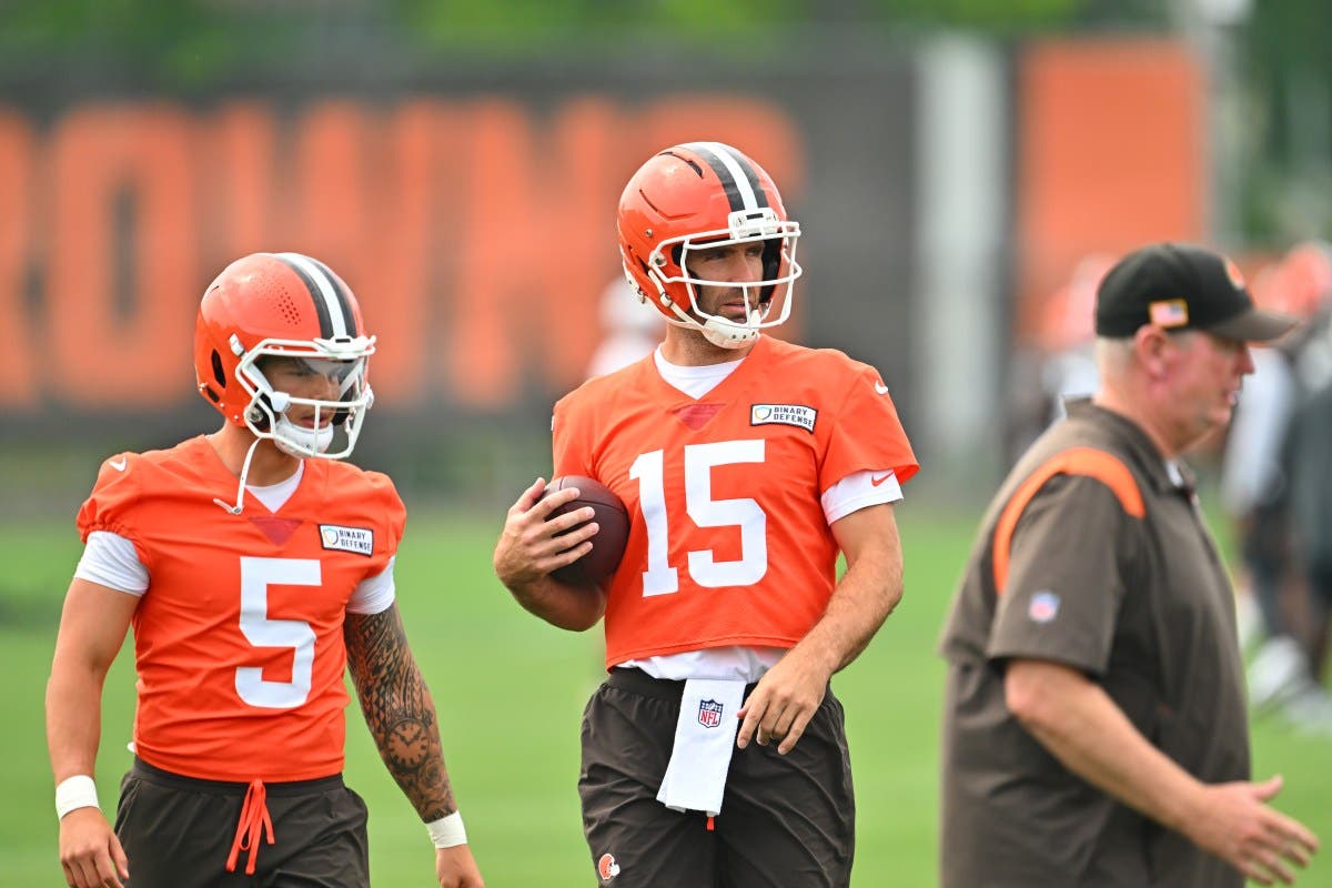 Report: Browns Expected to Make Quarterback Change Against Vikings