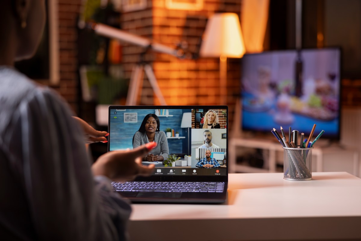 Worker Leaves Zoom Camera on During Meeting, Hysterics at What Happened