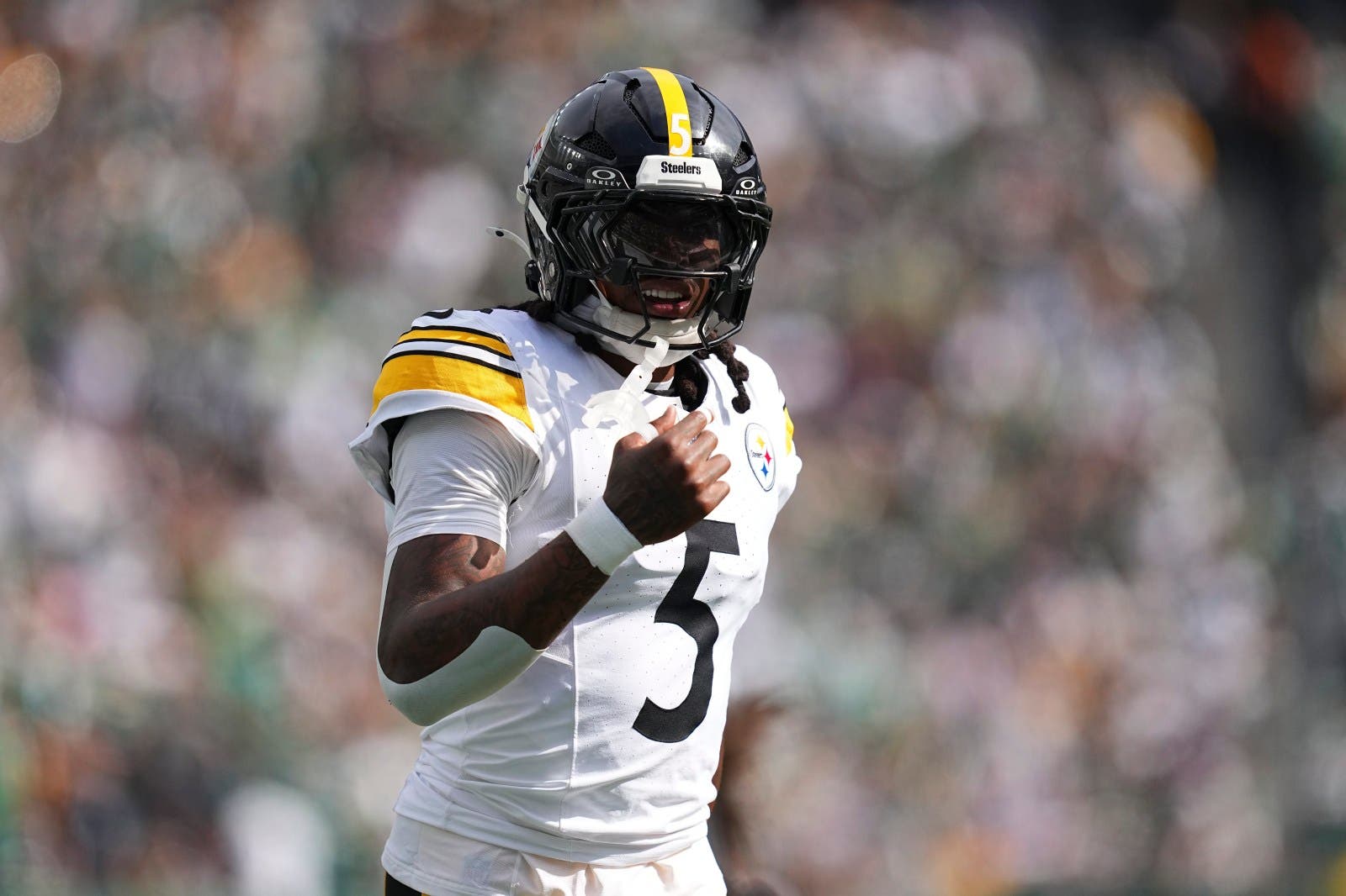 NFL Surprise: Pittsburgh Steelers' Jalen Ramsey Shares Inspiring Story with Kids of Historic Week 6 Win Over TJ Watt and Myles Garrett – Emotional Journey Through Adversity During the community meeting, Ramsey not only spoke about the glory of the victory, but also recounted his journey through adversity, injuries, and doubts that nearly forced him to give up his career. He emphasized that “true strength is not in muscles, but in faith and the will to never give up”...
