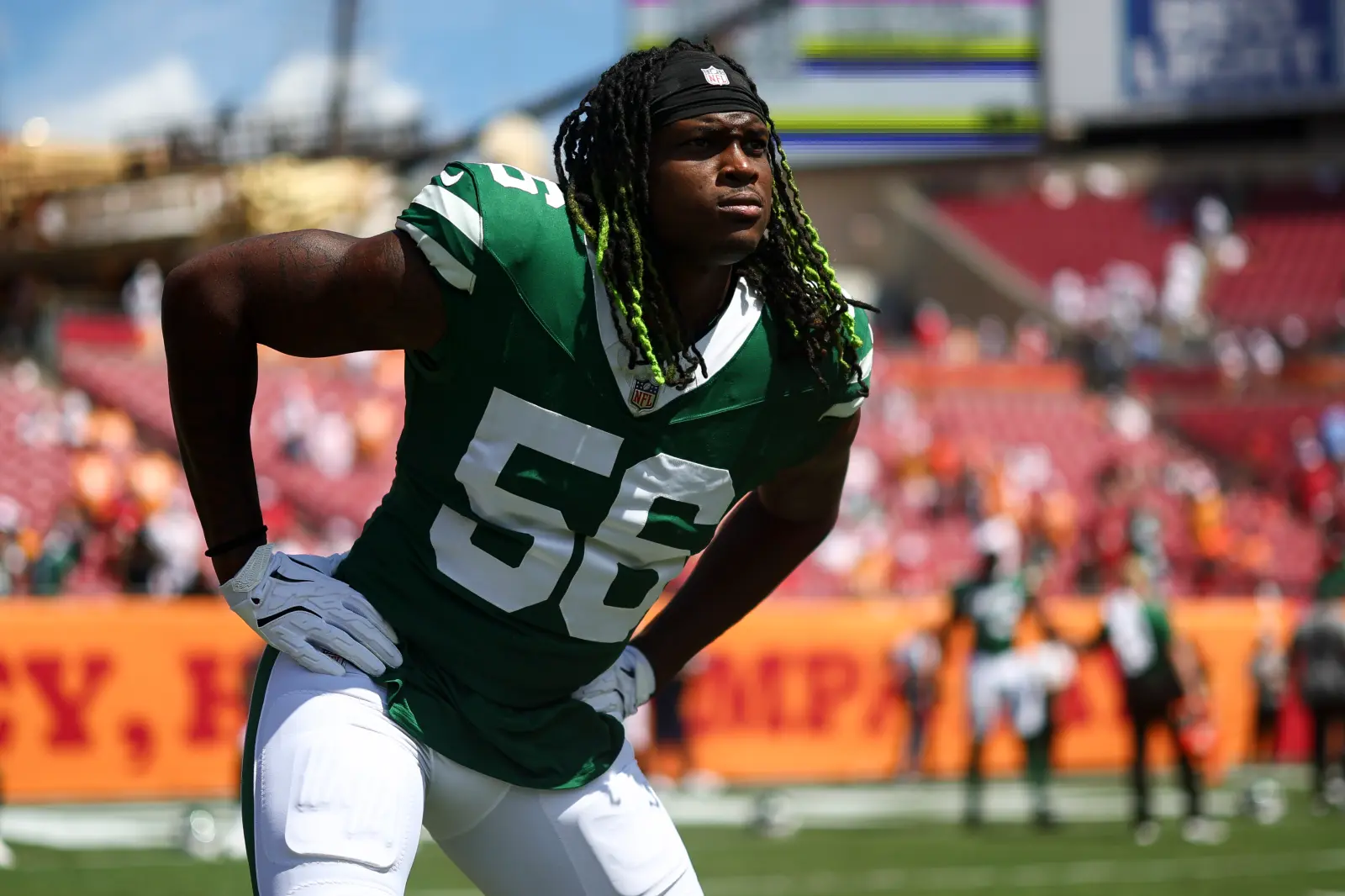 TAMPA, FLORIDA - SEPTEMBER 21: Quincy Williams #56 of the New York Jets stretches prior to an NFL football game against the Tampa Bay Buccaneers at Raymond James Stadium on September 21, 2025 in Tampa, Florida. (Photo by Kevin Sabitus/Getty Images)
