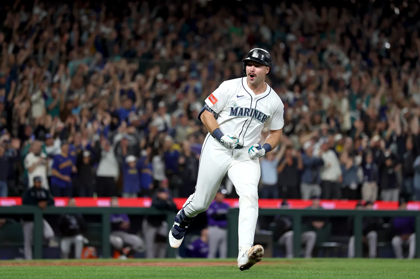 Cal Raleigh Hits No. 60, Mariners Win Division for First Time in 24 ...