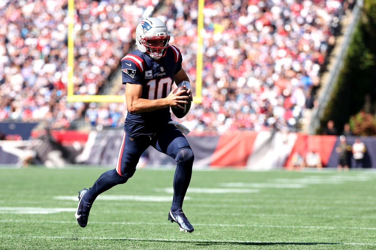 Patriots' Drake Maye Honors Ex-NFL MVP With TD Celebration Vs. Panthers