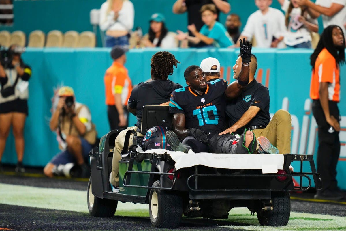 Dolphins Tyreek Hill's injury 'possibly career ending'