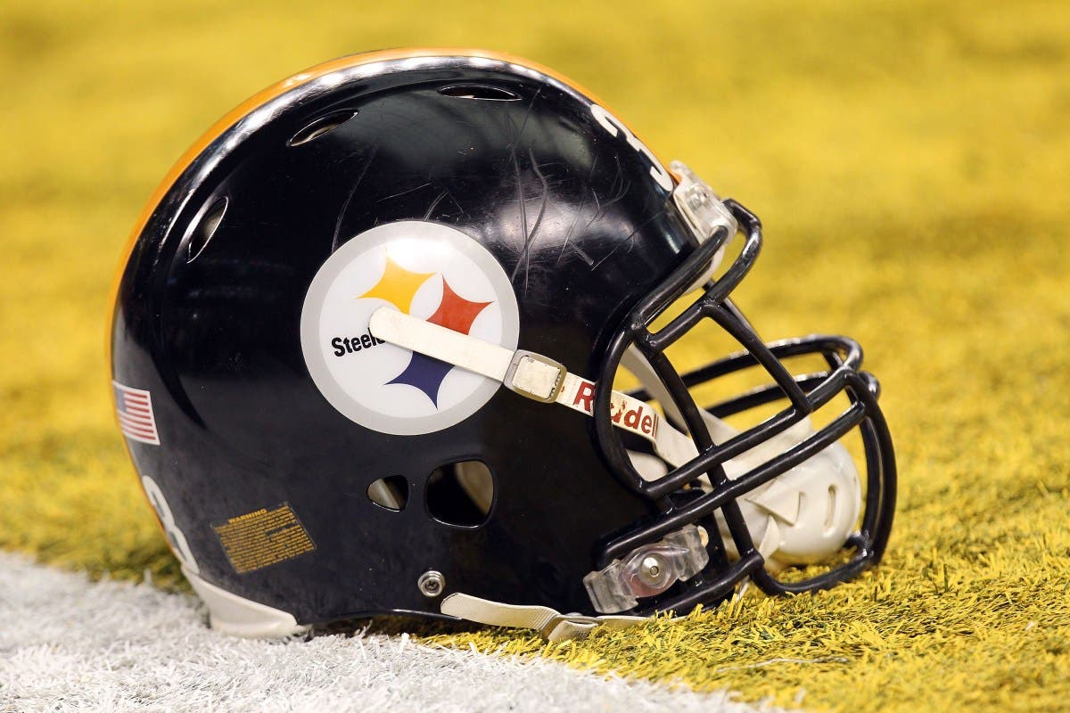 Steelers Cool Interest in Tyreek Hill
