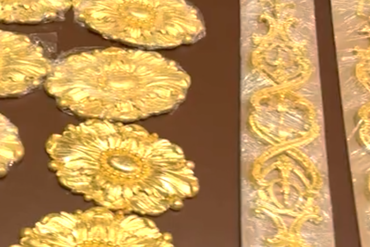 Donald Trump Shows Off ‘Highest Quality’ Gold Used for Oval Office