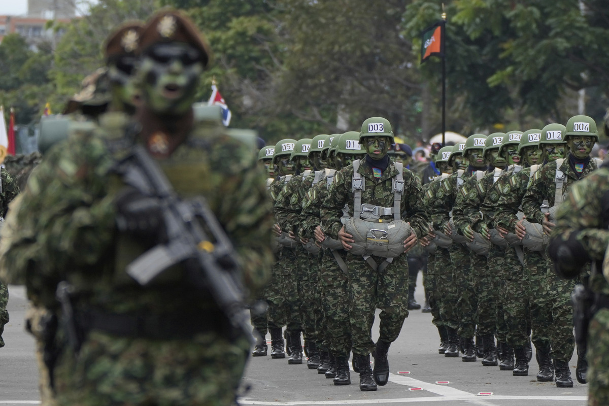 How Colombia's Military Compares to the US