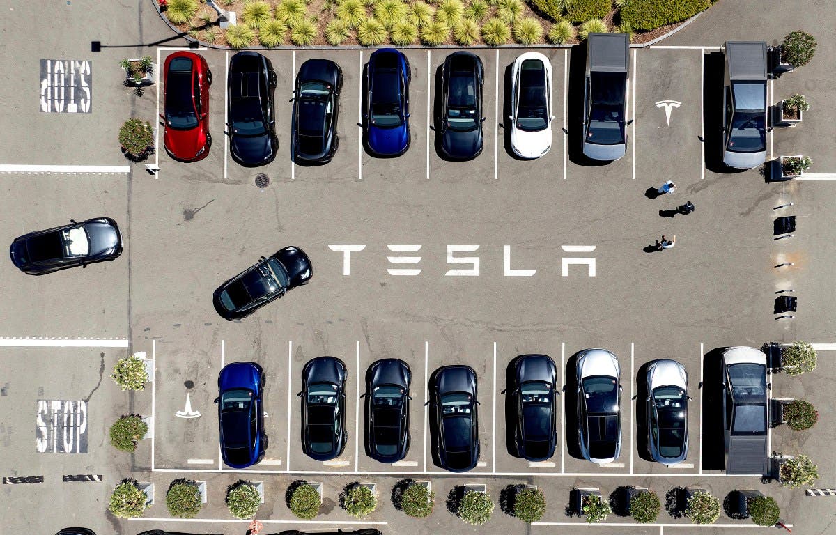 Tesla Faces Lawsuit Over Alleged Preferential Hiring of H-1B Visa Holders