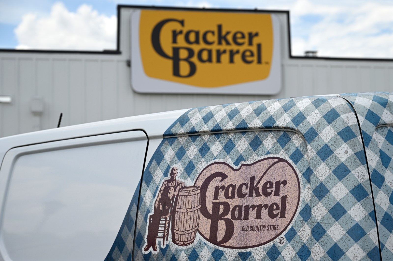 Cracker Barrel store traffic sank after logo rebrand - Newsweek