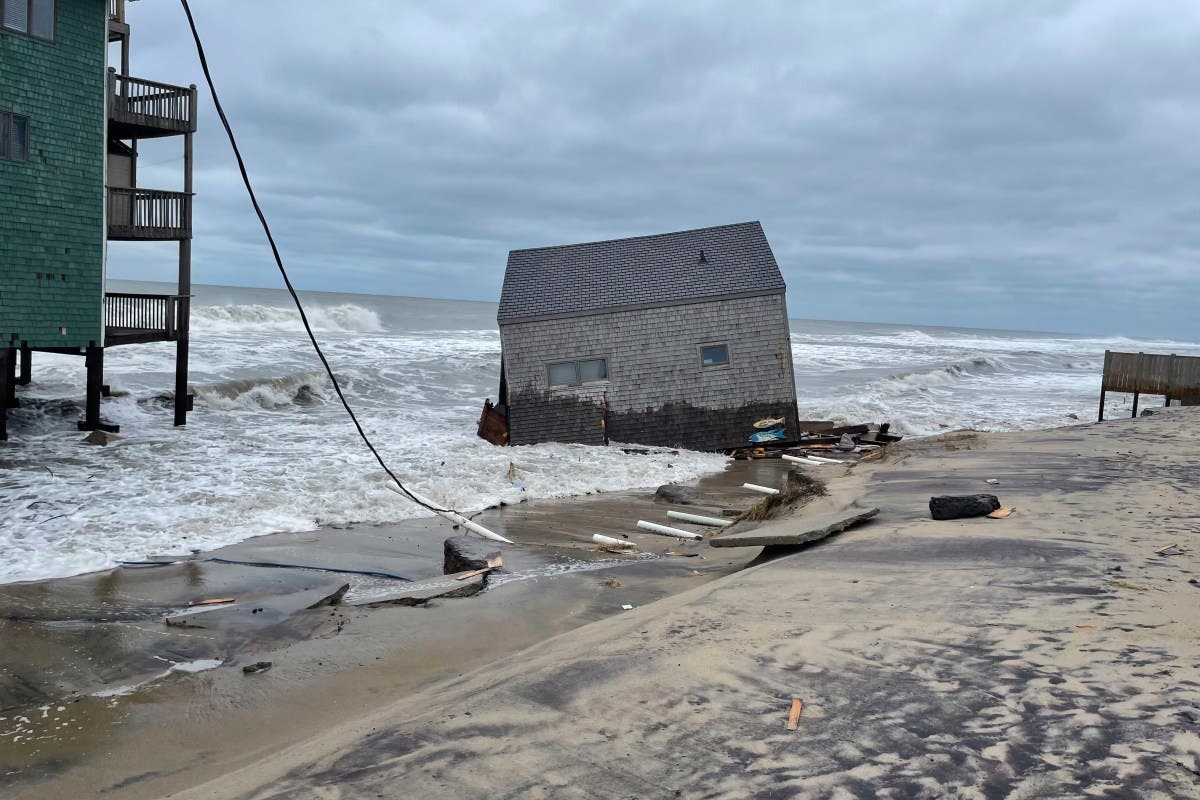 Thousands Told To Stay Out of Water Today