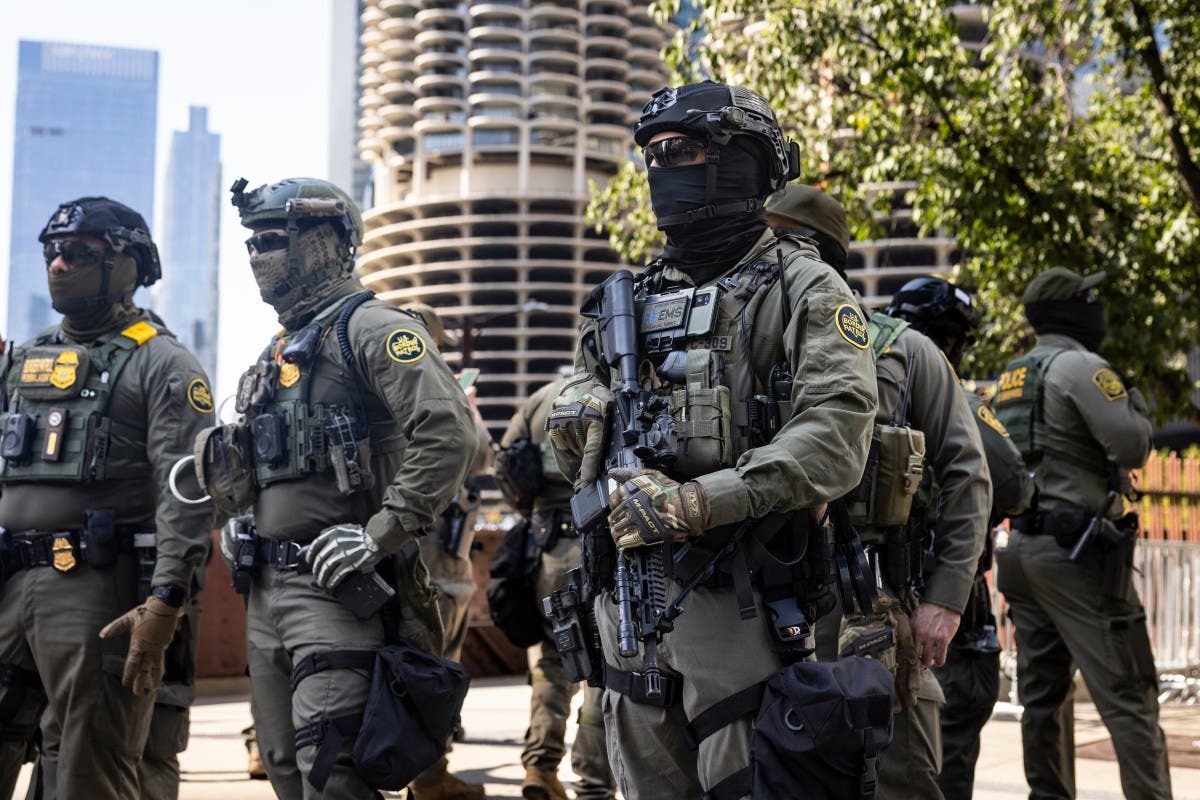 ICE Agents Dragged Naked Children Out of Homes in Chicago Raid: Neighbors