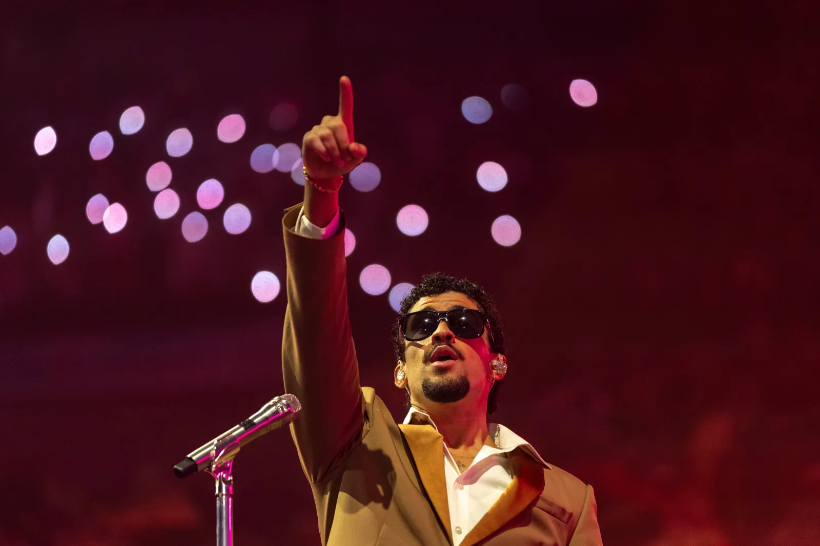 San Juan, Puerto Rico, Agosto 29, 2025 – MCD – Coliseo de Puerto Rico – FOTOS para ilustrar unan historia sobre la función número 22 de los conciertos de la residencia del intérprete boricua Bad Bunny en el Choliseo. EN LA FOTO el artista urbano durante su presentación. FOTO POR: tonito.zayas@gfrmedia.com Ramon ” Tonito ” Zayas / GFR Media (GDA via AP Images)
