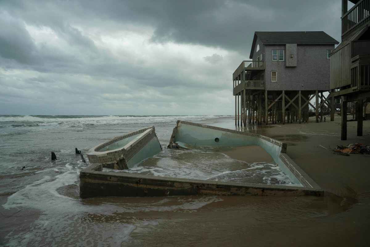 Thousands Told To Stay Out of Water: 'Life-Threatening'