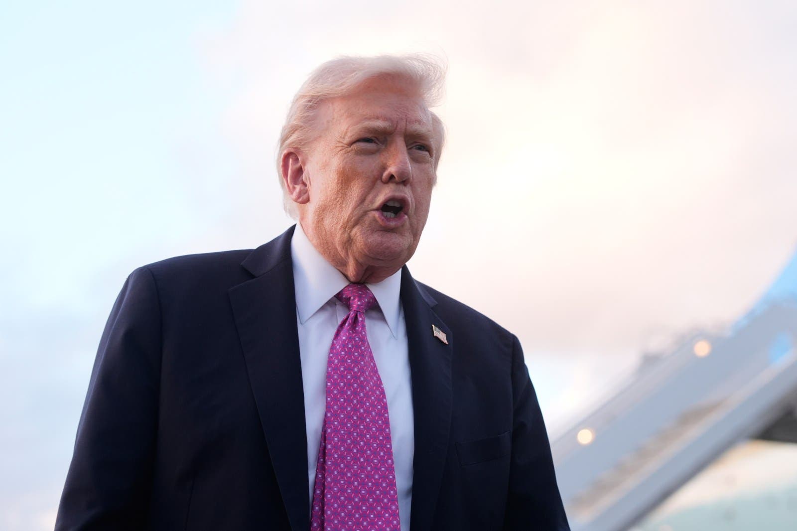 Trump em Apuros? Aprovação na Economia Despenca, Revela Nova Pesquisa!