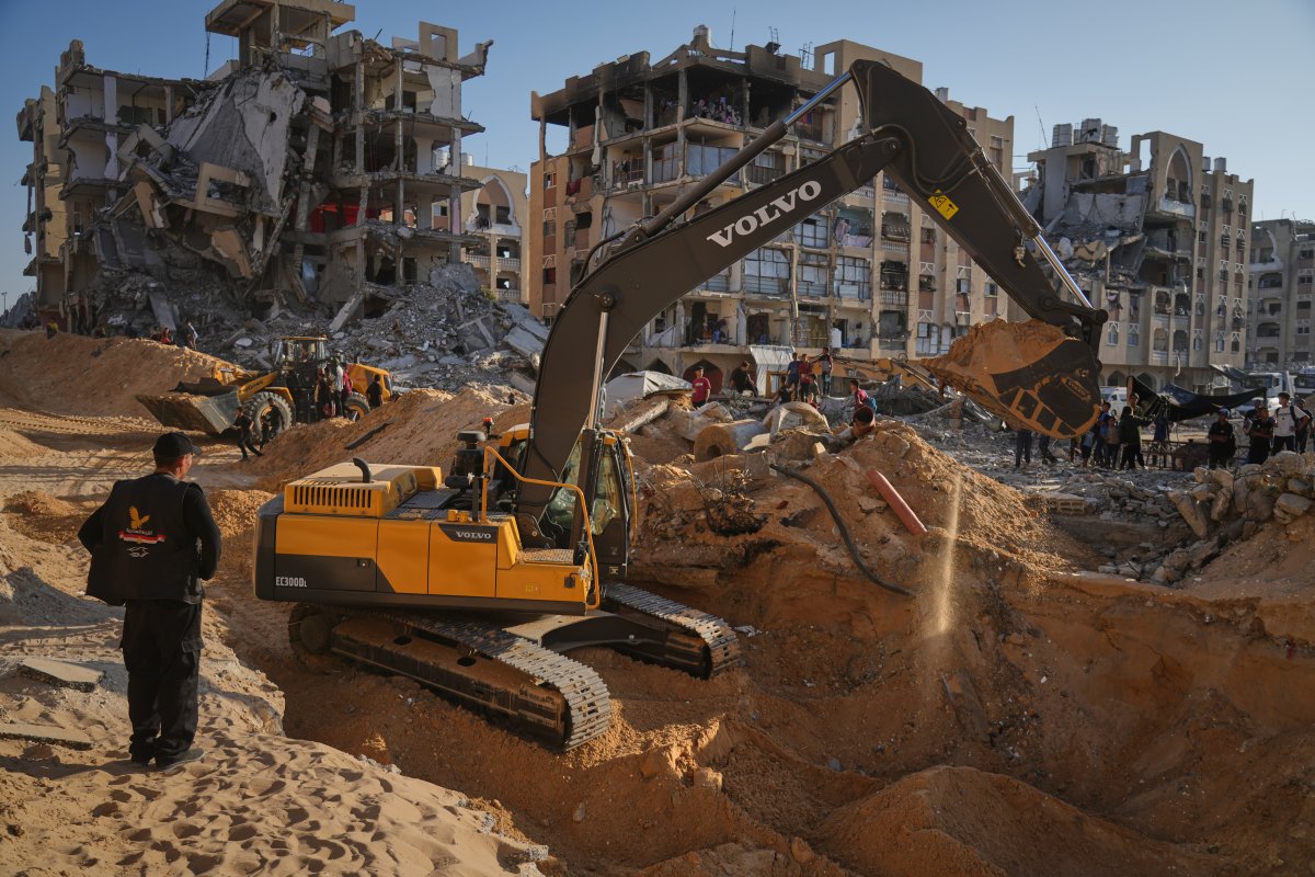 Equipment Enters Gaza to Aid Hostage Search Amid Reported Truce Breach