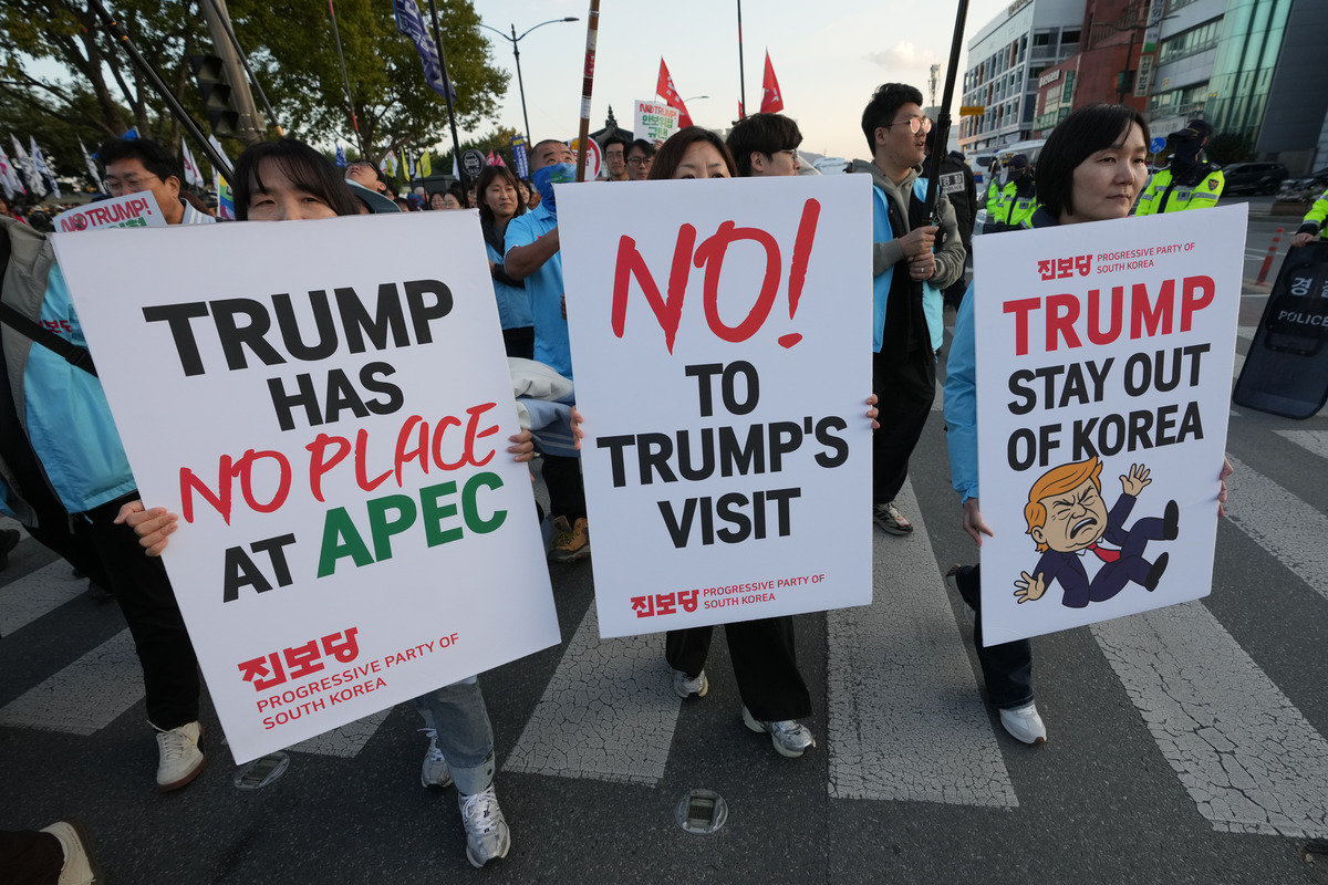 South Koreans Launch Anti-Trump Protest Outside His Hotel