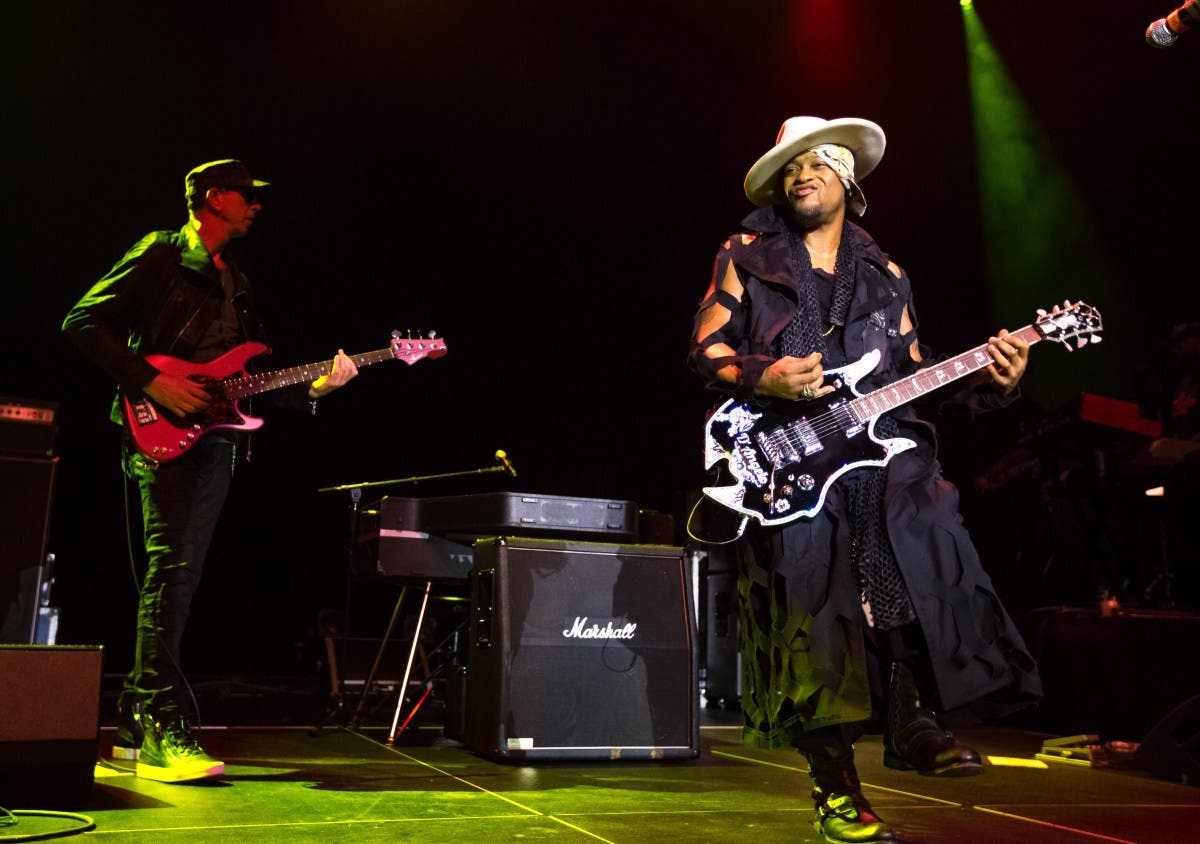 R&amp;B Singer D’Angelo Dead at 51