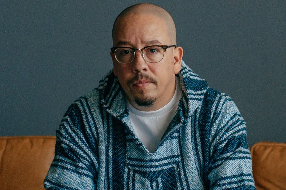 ‘비싼 농구’: 셰아 세라노(Shea Serrano)가 농구의 감정적인 측면에 뛰어든다 ‘비싼 농구’: 셰아 세라노(Shea Serrano)가 농구의 감정적인 측면에 뛰어든다