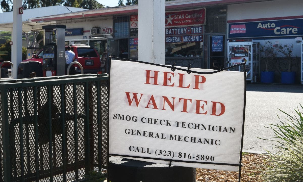 White-Collar Workers Want to Switch to the Trades: Report