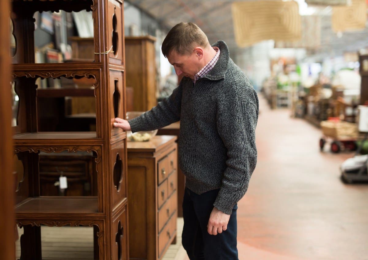 Thrifter in Complete Shock at What $25 Item Is Actually Worth: ‘Shaking’