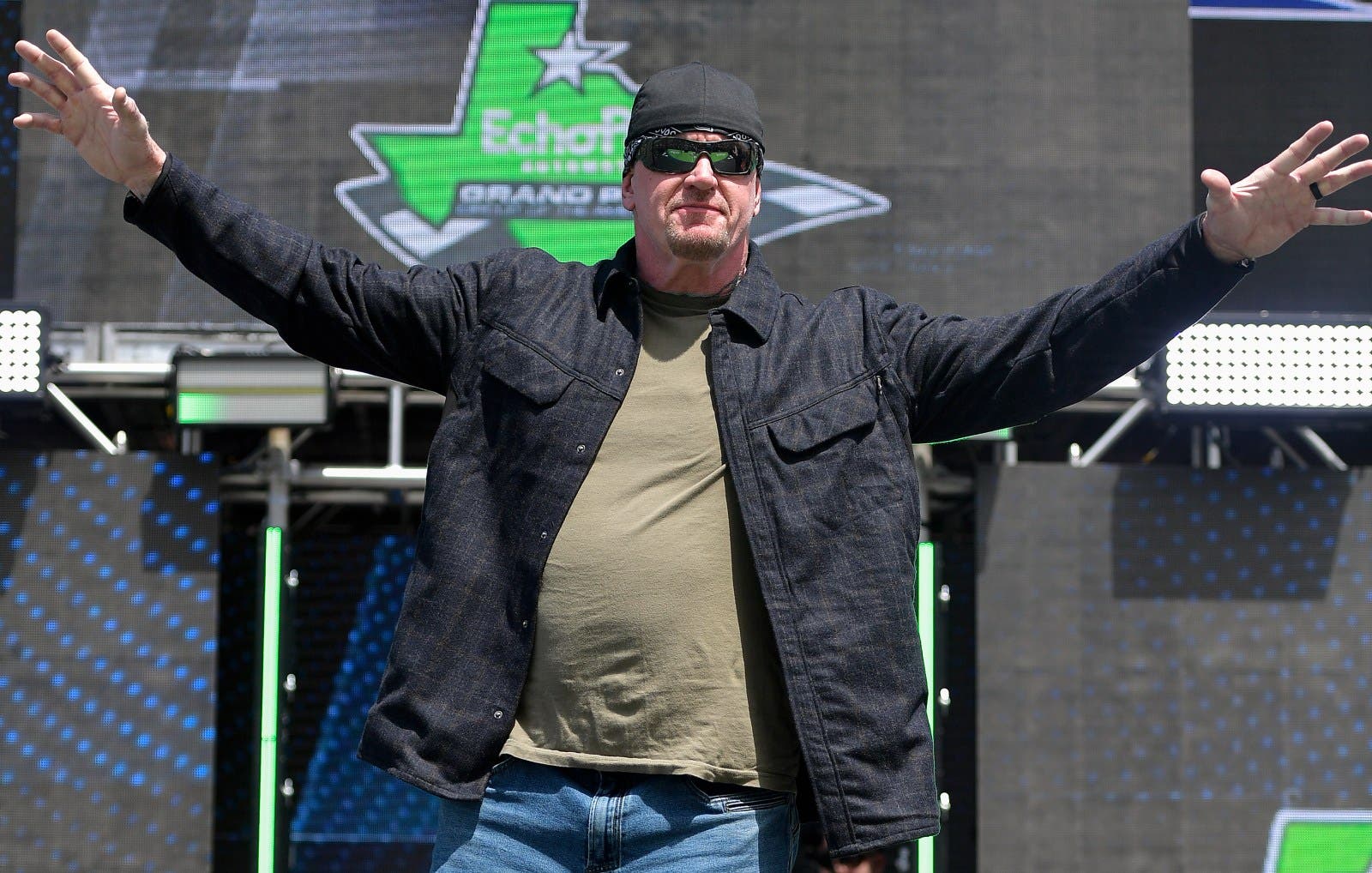 Lenda da WWE Detona Críticas ao Podcast de The Undertaker: A Verdade Revelada!
