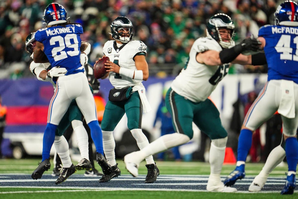 Eagles vs Giants Expert Predictions for NFC East Showdown on TNF Week 6