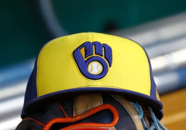 Milwaukee Brewers hat glove