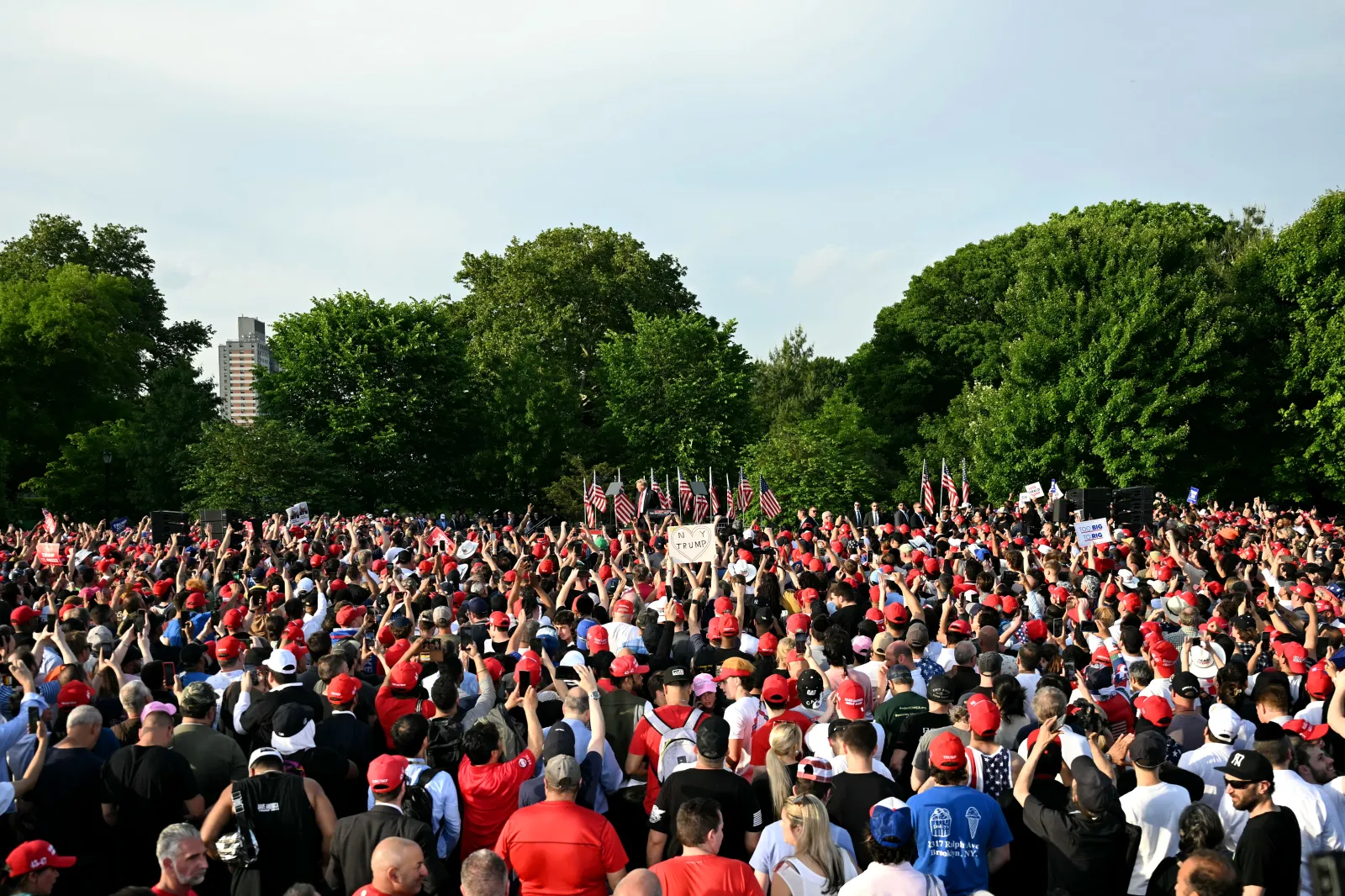 Photos: Zohran Mamdani’s NYC Rally Crowd Size Compared to Donald Trump ...