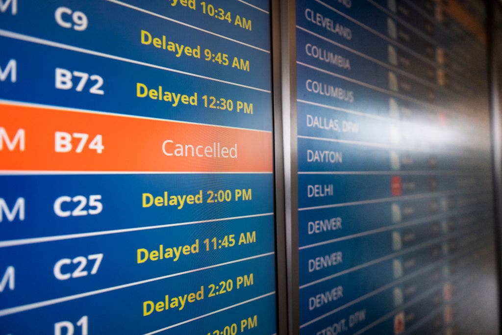 Rastreador de estado de vuelos: miles de viajes retrasados en todo el país Rastreador de estado de vuelos: miles de viajes retrasados en todo el país