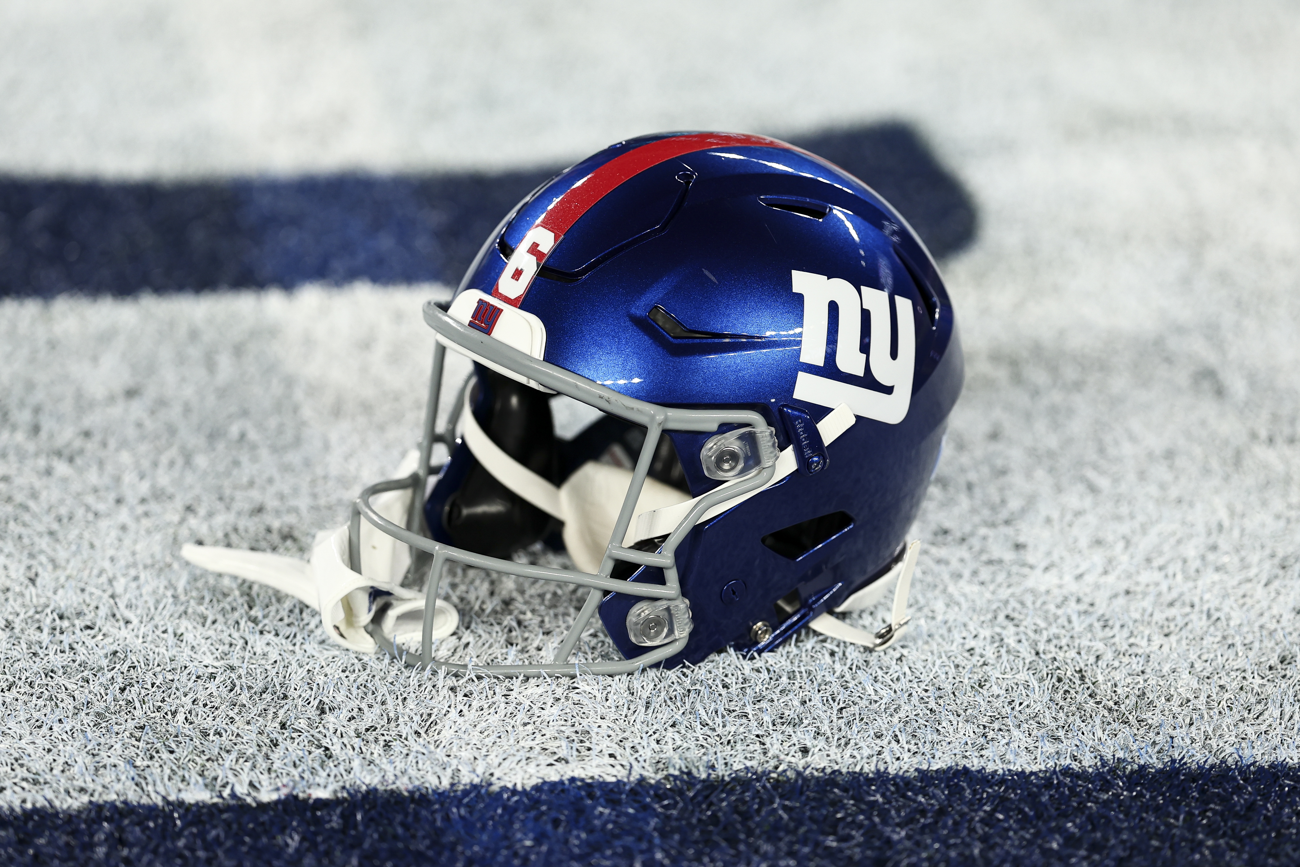 Giants Predicted to Draft Top Defensive Prospect Despite Combine Concerns