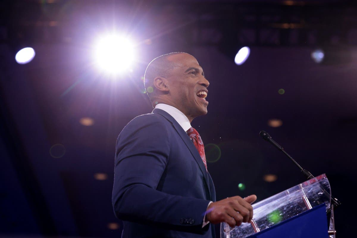 HUD Secretary Defends ‘Radical Left’ Website Banner