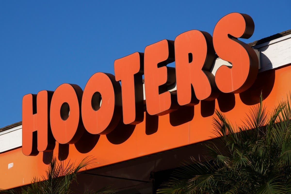 Hooters Vows to ‘Return to its Roots’ As Founders Take Back Full Ownership