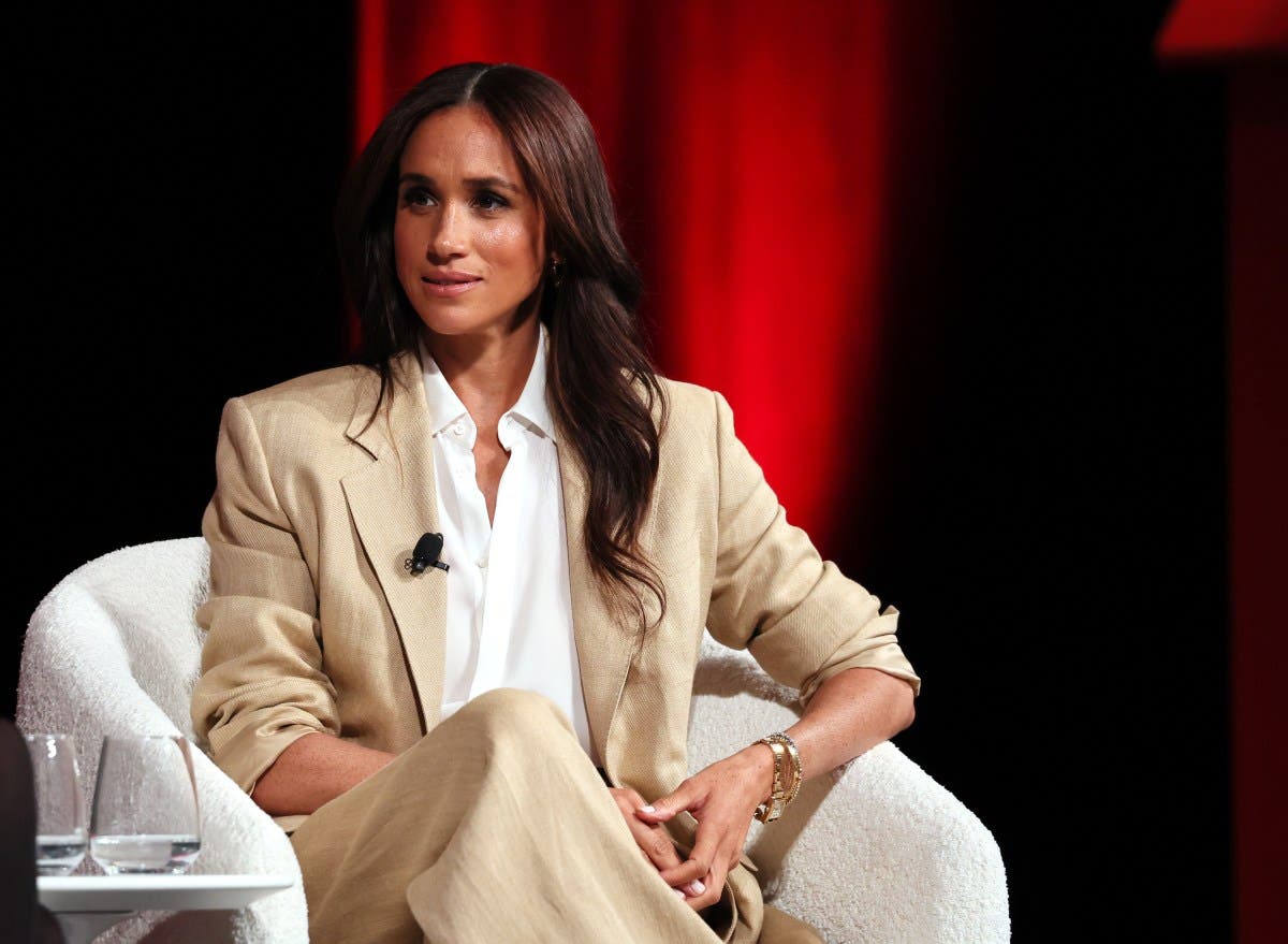 Meghan Markle air kiss goes wrong during surprise Paris trip