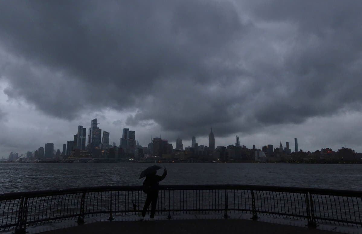 Hundreds of Thousands Told To Stay Out of Water as Nor'easter Hits