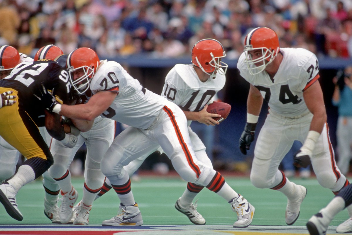 Former Notre Dame, NFL Star Dies Suddenly at 62