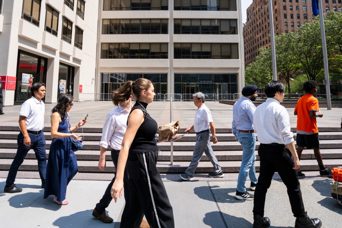 Nearly Half of US Workers ‘Job Hugging’ Amid Economic Uncertainty