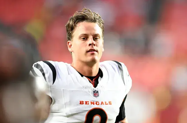 cincinnati bengals quarterback joe burrow with helmet off
