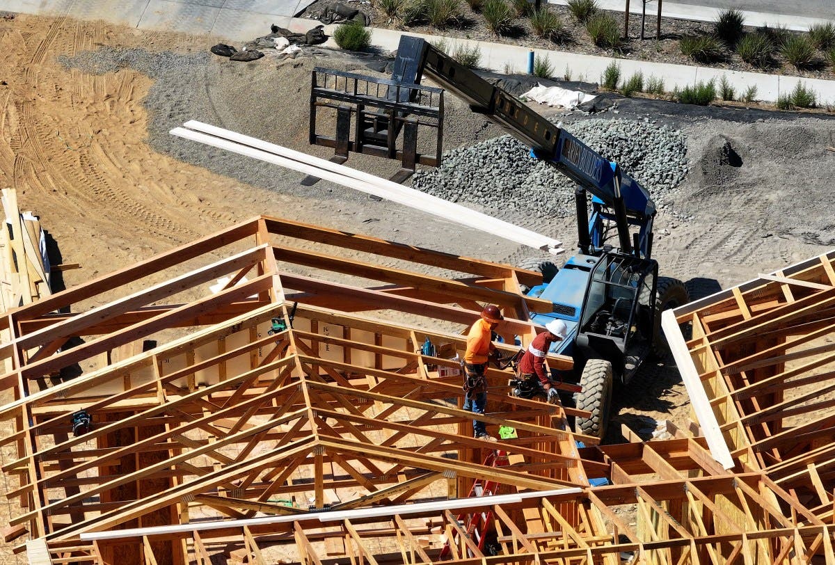 US Housing Market Falling Into ‘Deflationary Vortex,’ Analyst Warns