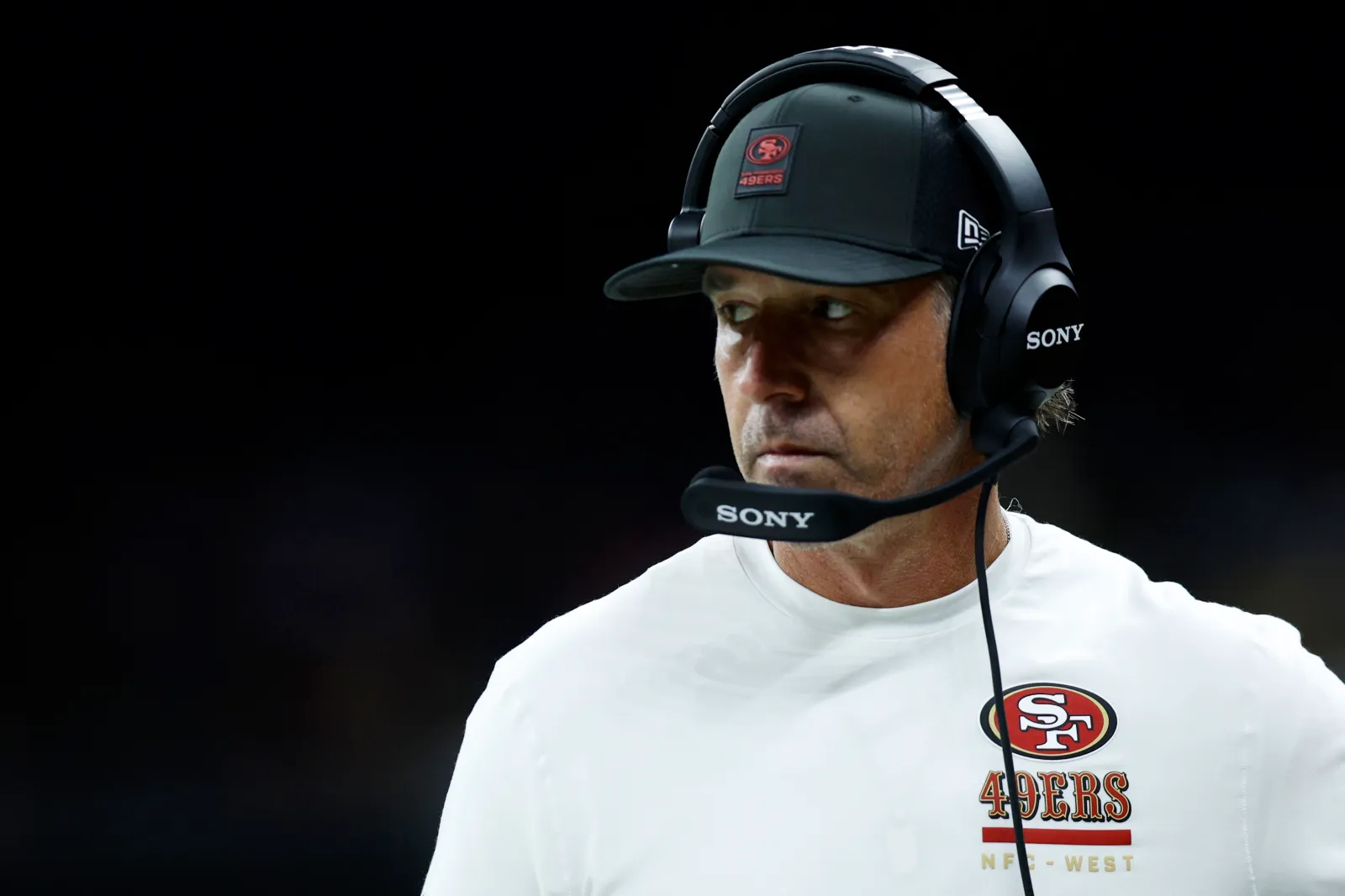 Tensions Erupt on Sidelines: 49ers' Shanahan Clashes with WR Jennings