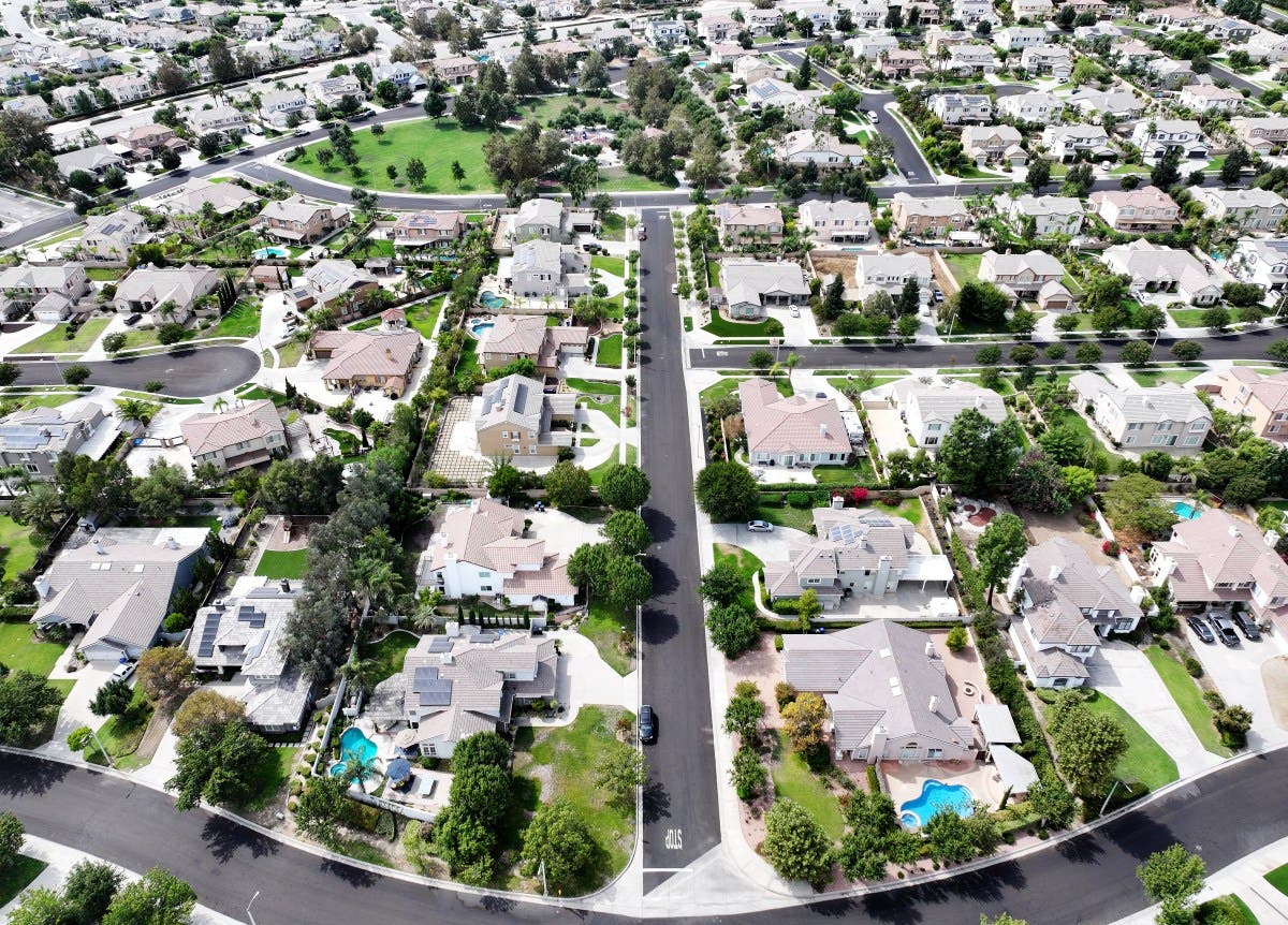 Americans Hold Off Home Buying As Shutdown Runs On