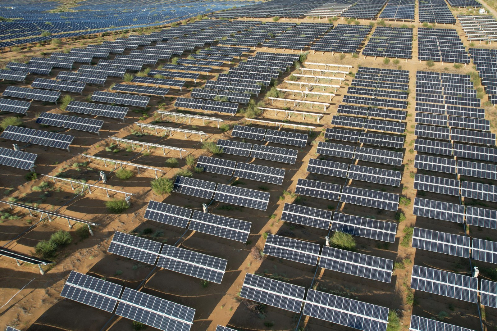 China builds colossal solar farm seven times the size of Manhattan -  Newsweek
