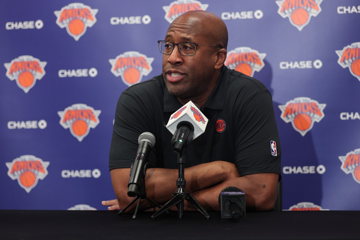 New York Knicks HC is Using NFL Plays to Teach Team