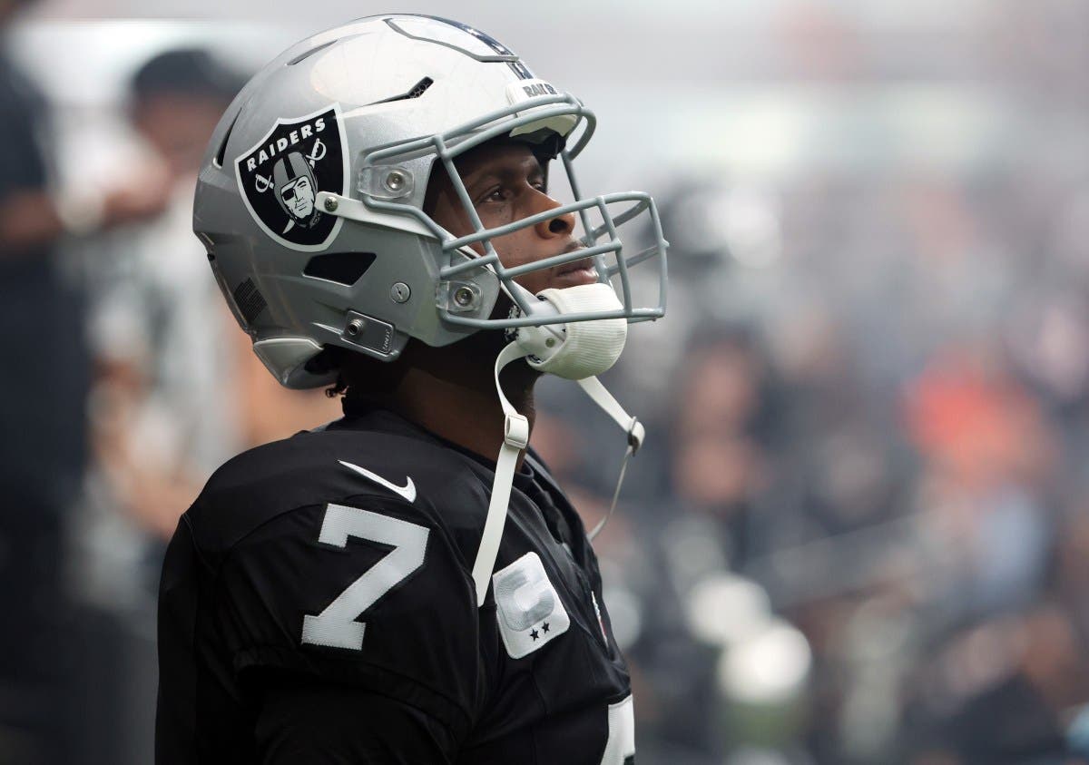 Raiders Urged to Trade for 10-Time Pro Bowl QB to Replace Geno Smith