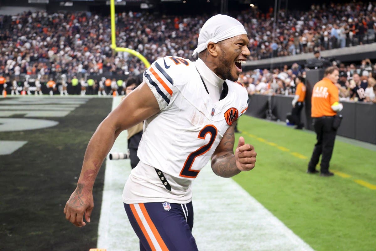 Bears& 039; DJ Moore Hospitalized After Gritty Performance vs Commanders