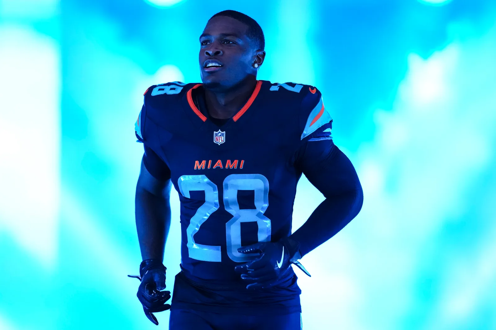 Miami Dolphins running back, De'Von Achane has been named as a target of trade talks, linking him to the Seattle Seahawks.