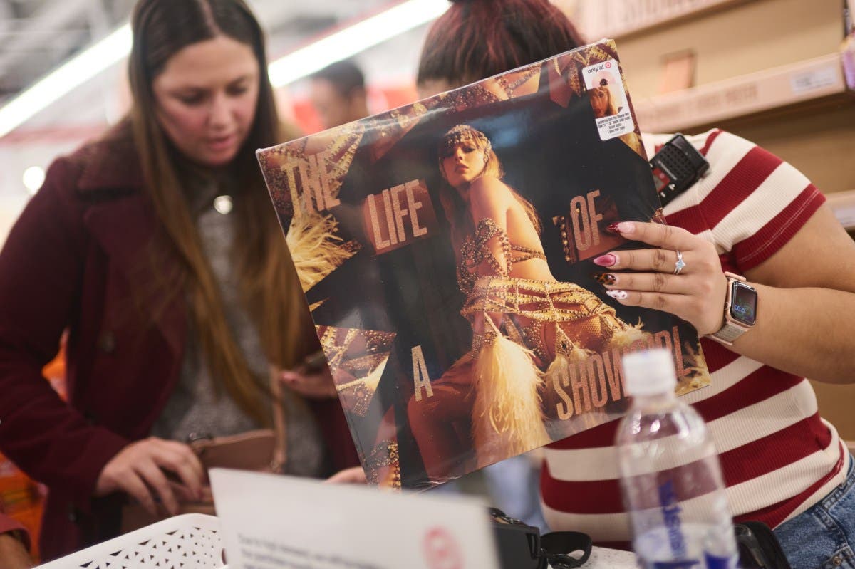 Taylor Swift Fans Screaming As They Discover Song 'Wood' Has Unexpected Use