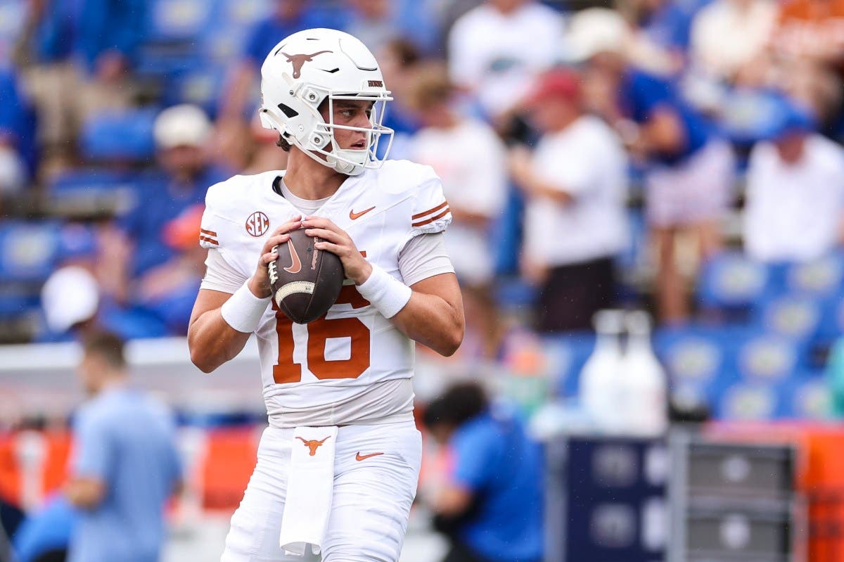 Texas Legend Bijan Robinson Defends Arch Manning Amid Struggles