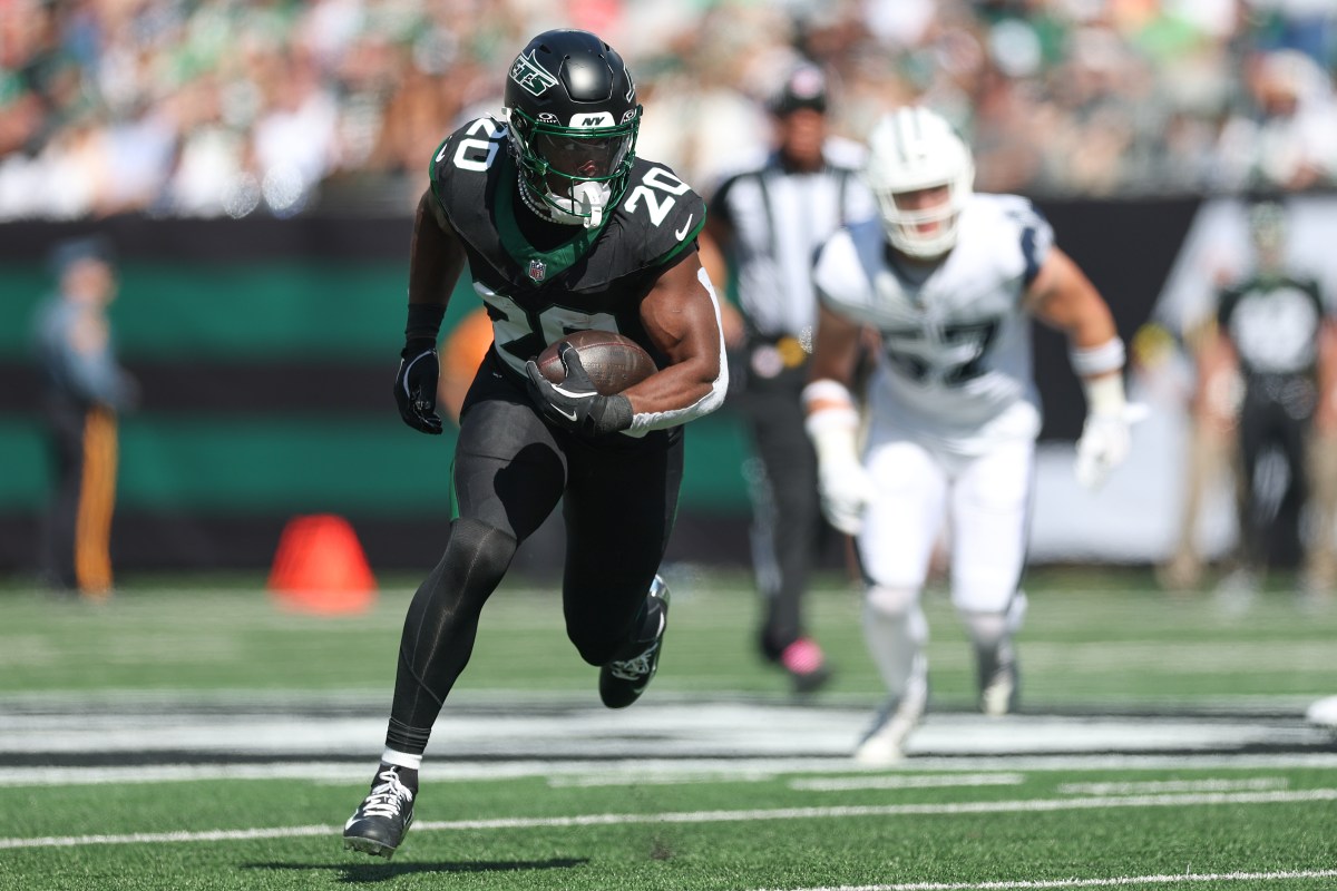 Jets' Aaron Glenn Sends Strong Message on Breece Hall Trade Rumors